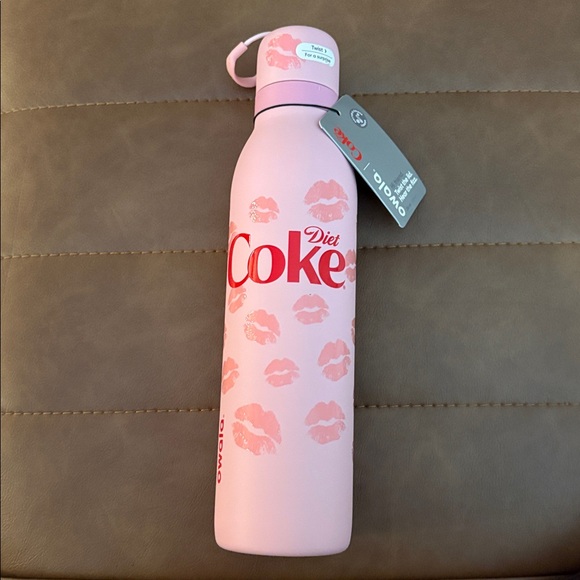 owala Other - NWT Owala 24oz Special Edition Stainless Steel
FreeSip TWIST - Kisses